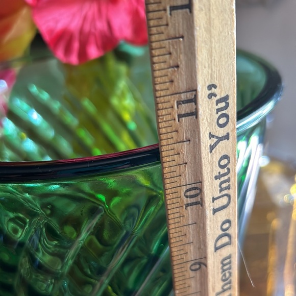 Vintage GREEN Glass Vase - Picture 4 of 6